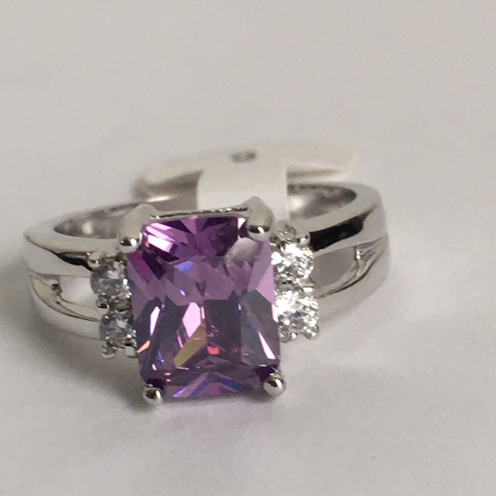 NEW WOMENS PURPLE RHINESTONE RING SIZE 6